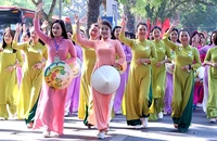 Chương trình Carnaval áo dài với chủ đề "Duyên dáng Áo dài Hà Nội". (Ảnh QUỲNH HOA) 